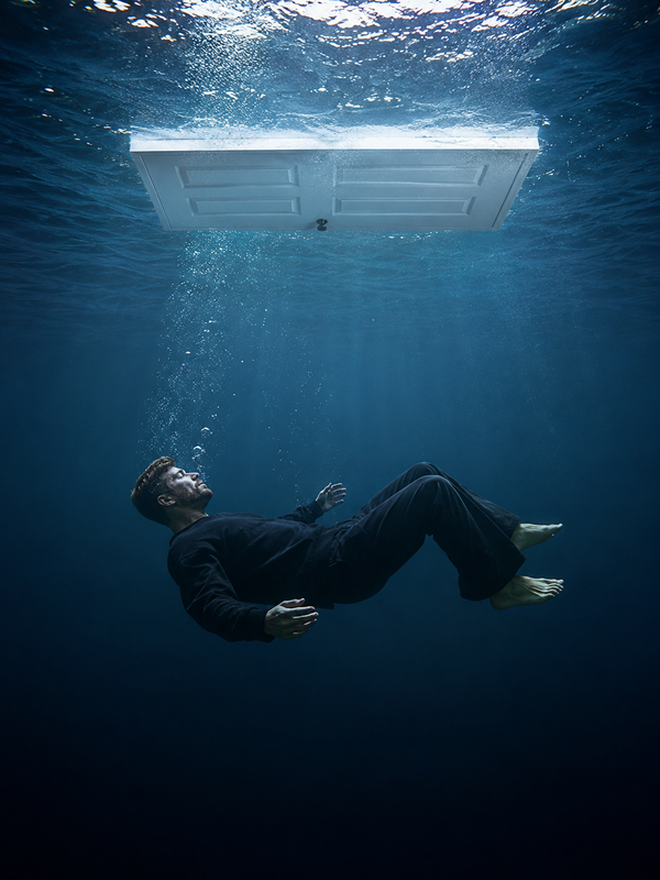 Example result for: Underwater Floating Door Scene