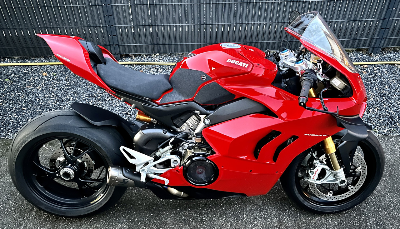 022F9374-8F47-46E0-AD30-88268AB7FFE6