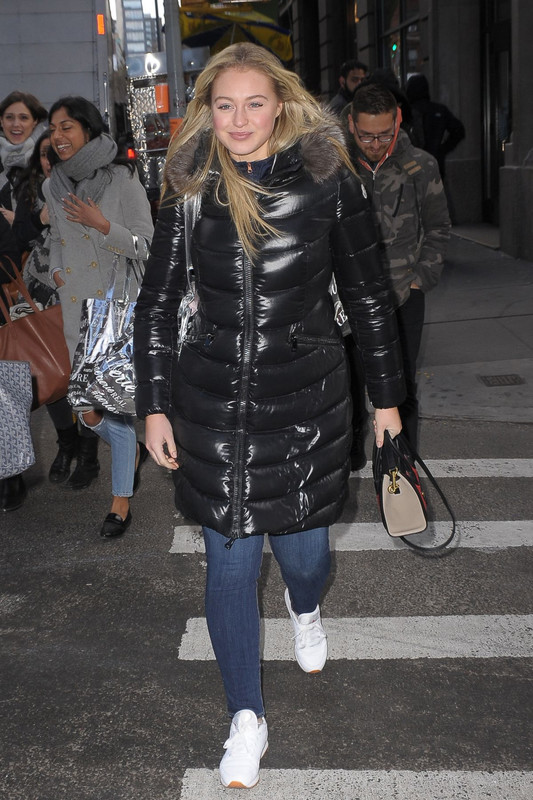 iskra-lawrence-out-in-new-york-12-15-2016_5