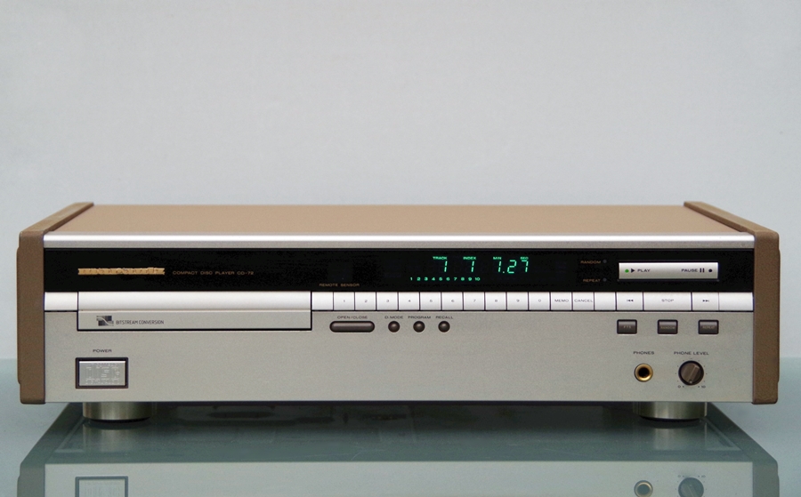 [Bild: Marantz-74-CD72-02-G-1x.jpg]