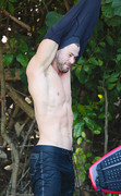 Chris-Hemsworth-superficial-guys-21