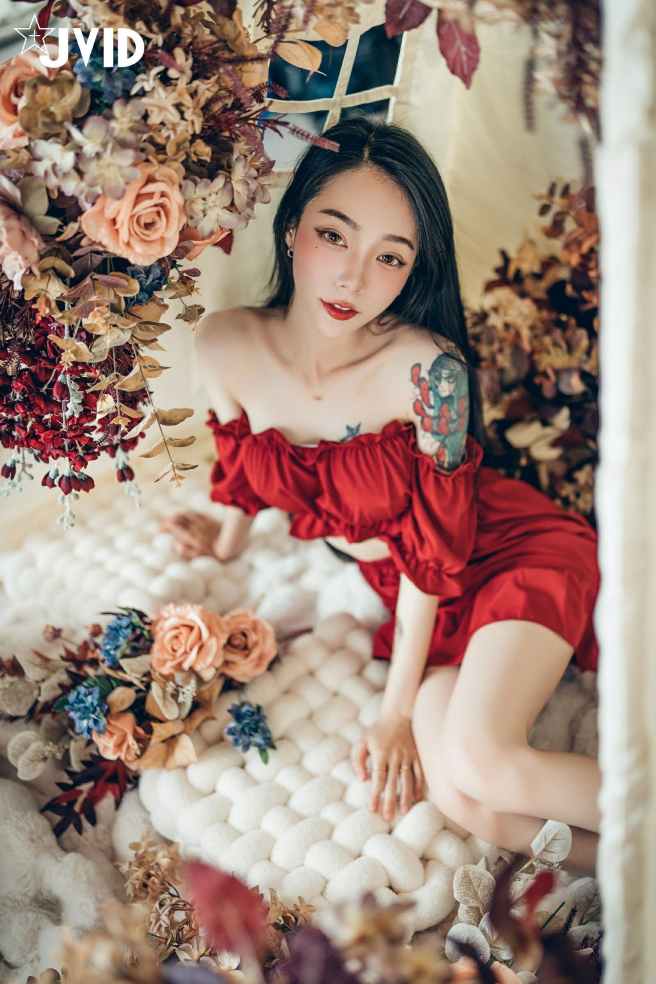 jvid 飄 飄《女神比基尼》美女写真，躺在浴缸场景，尽显性感姿态插图6