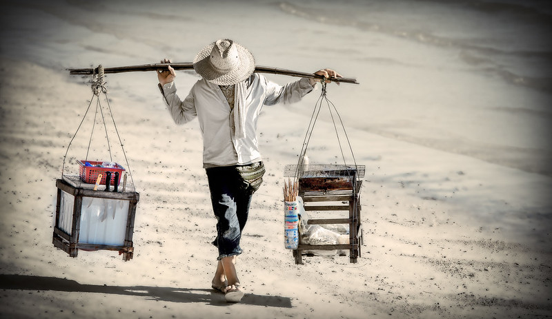 people-thai-beach-worker.jpg