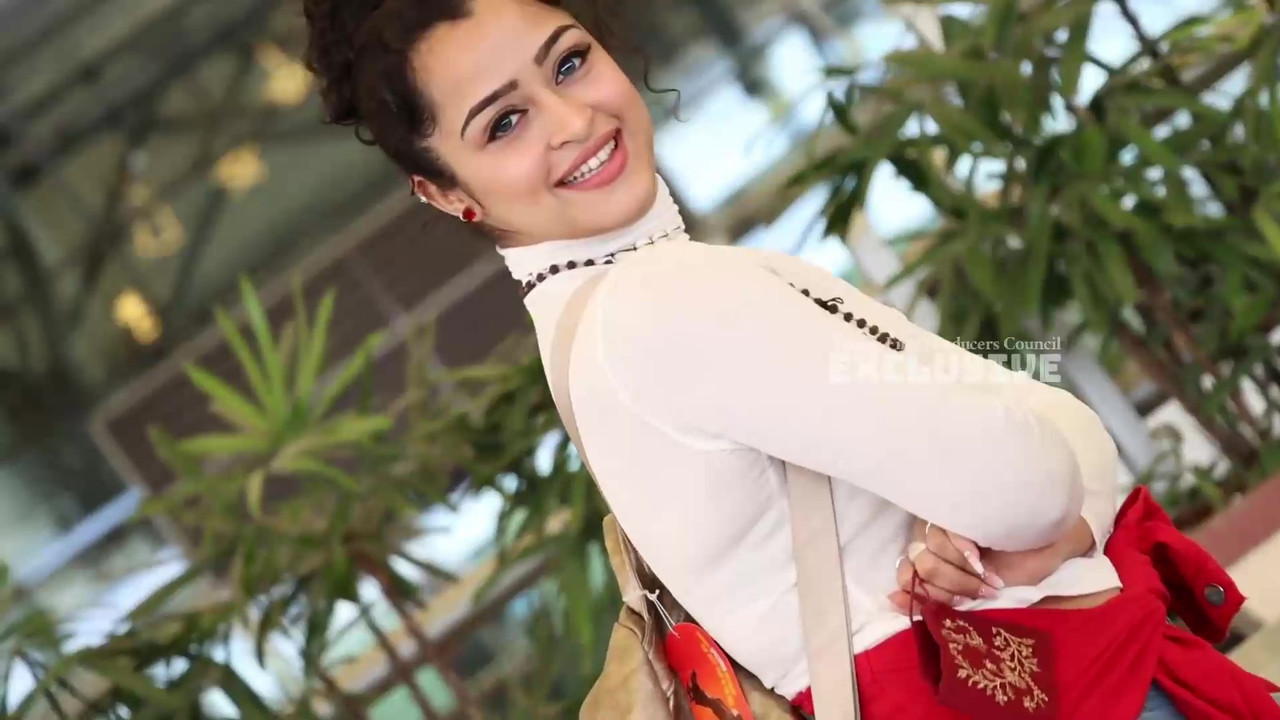 Apasara Rani Photoshoot mp4 00030 — Postimages