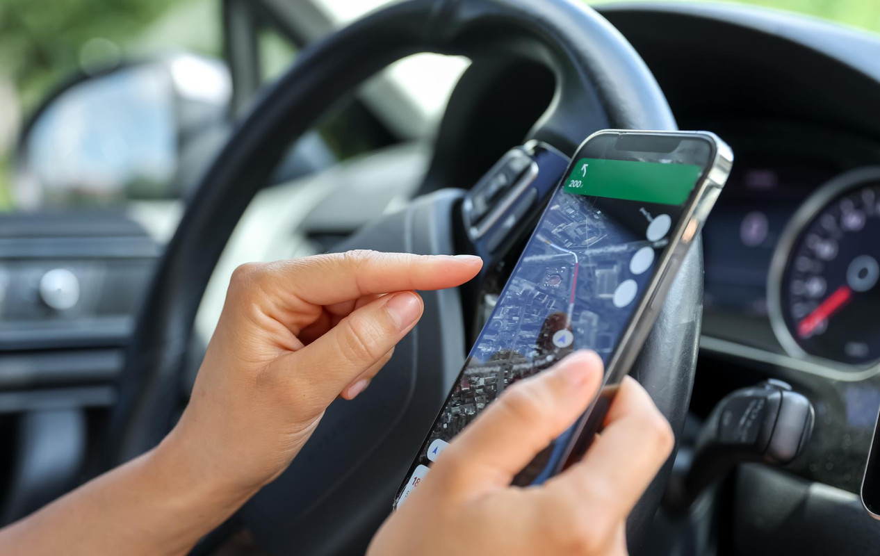 نصب آسان ردیاب GPS روی خودرو و مشاهده موقعیت لحظه‌ای از طریق موبایل