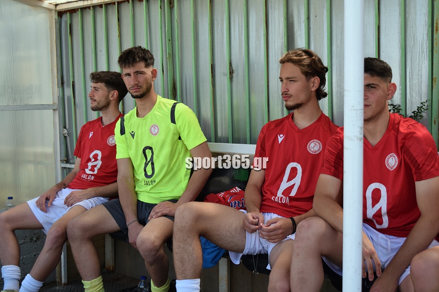 , &Pi;&alpha;&nu;&theta;&omicron;&upsilon;&rho;&iota;&alpha;&kappa;ό&sigmaf;- &Pi;&alpha;&lambda;&lambda;&eta;&xi;&omicron;&upsilon;&rho;&iota;&alpha;&kappa;ό&sigmaf; 3-0: &Mu;&epsilon; &tau;&omicron; &delta;&epsilon;&xi;ί &sigma;&tau;&alpha; &mu;&pi;&alpha;&rho;ά&zeta; &mu;&epsilon; &chi;&alpha;&tau; &tau;&rho;&iota;&kappa; &tau;&omicron;&upsilon; &Alpha;&gamma;&gamma;&epsilon;&lambda;ή (&phi;&omega;&tau;&omicron;&gamma;&rho;&alpha;&phi;ί&epsilon;&sigmaf;)