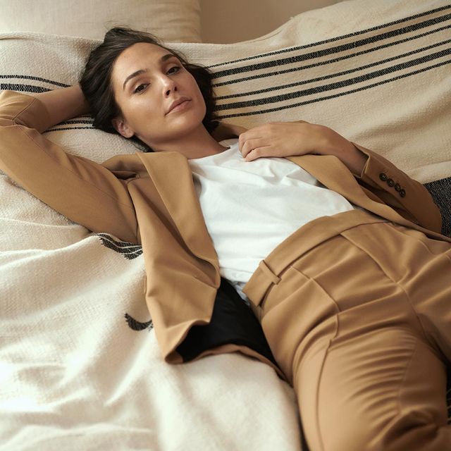 7 Potret Gal Gadot pada usia 35 tahun, awet muda dan tetap memesona