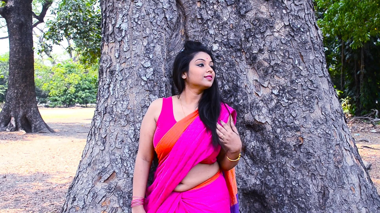 Bong Eti Debnath _public photoshoot.mkv_snapshot_08.05.819