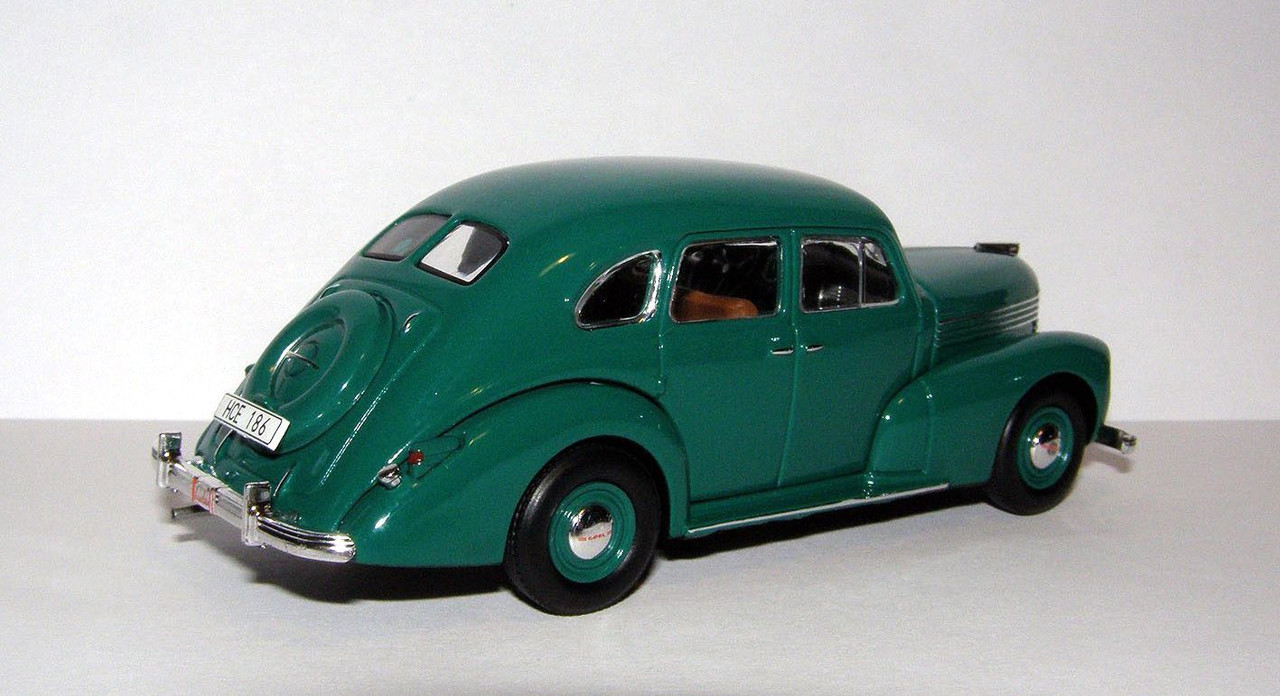 1938 Opel Kapitan Limousine (Model LV-3800) (IXO Models MUS048) 