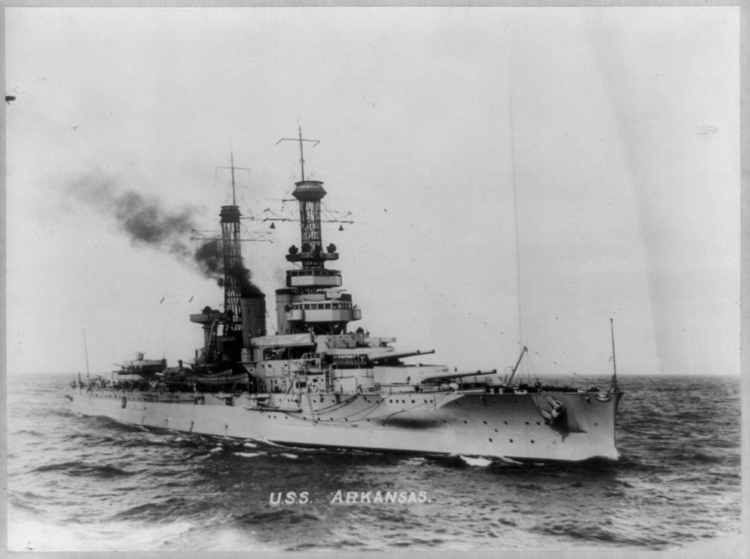 USS-Arkansas-BB-33-alrededor-de-1920.jpg