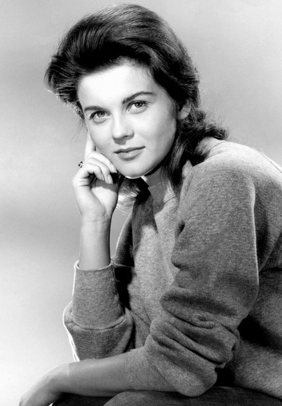 Ann-Margret_md38