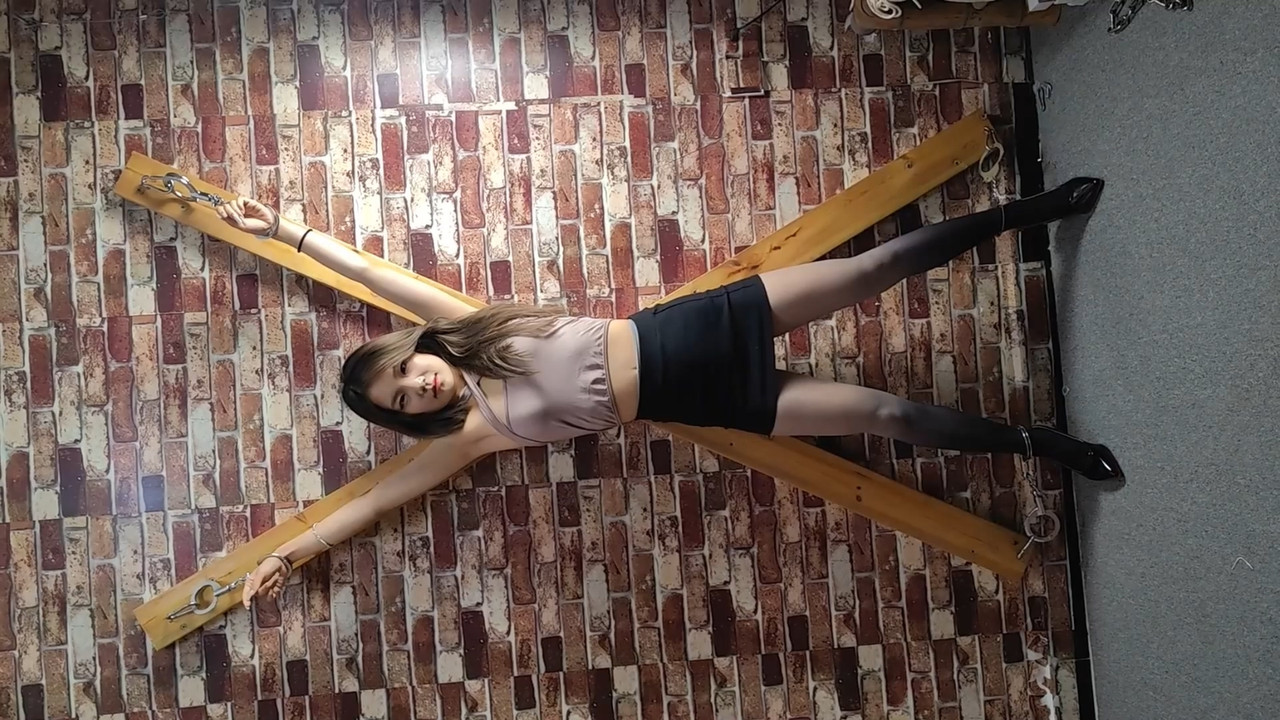 随心原创 陈雨溪 难受的笼中姿势体验.mp4_20220911_194140.150