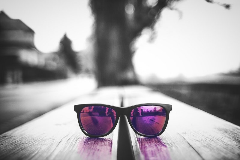 magenta-glasses-2144354-1280.jpg