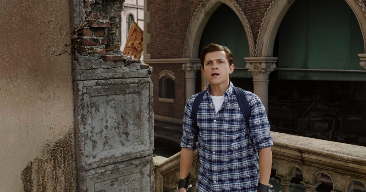 Spider-Man Far from Home (2019) (1080p WEB-DL x265 SAMPA)-snapshot_00.21.09.268