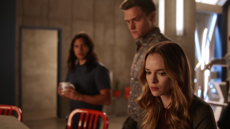 The.Flash.S06E01.Nel.vuoto.BDRip.ITA.ENG.AC3.AAC.x264-BlackBit[screenshot 6]