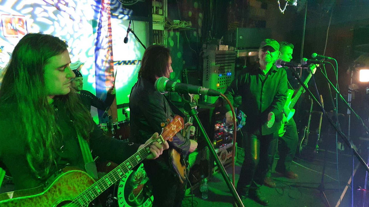 IMG-89c82ed88245d533d336a0d368bcd330-V