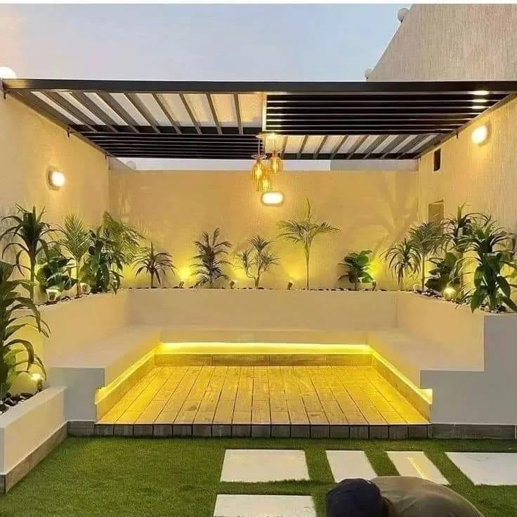 برجولة مع أعمدة حجرية