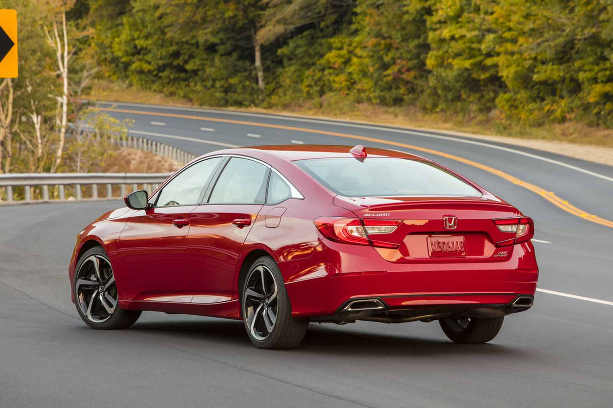 2018-Honda-Accord-Pros-and-Cons-3