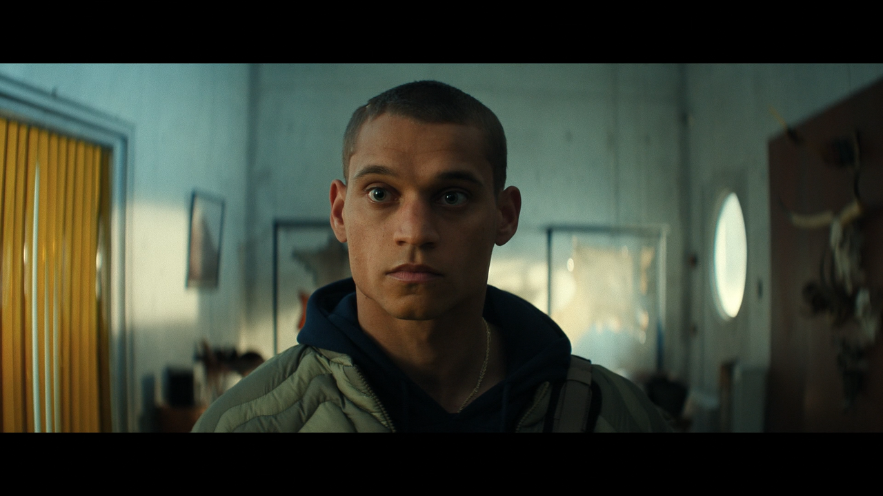 Him 2025 BDRip 1080p sele Zen mkv snapshot 00 20 35 484