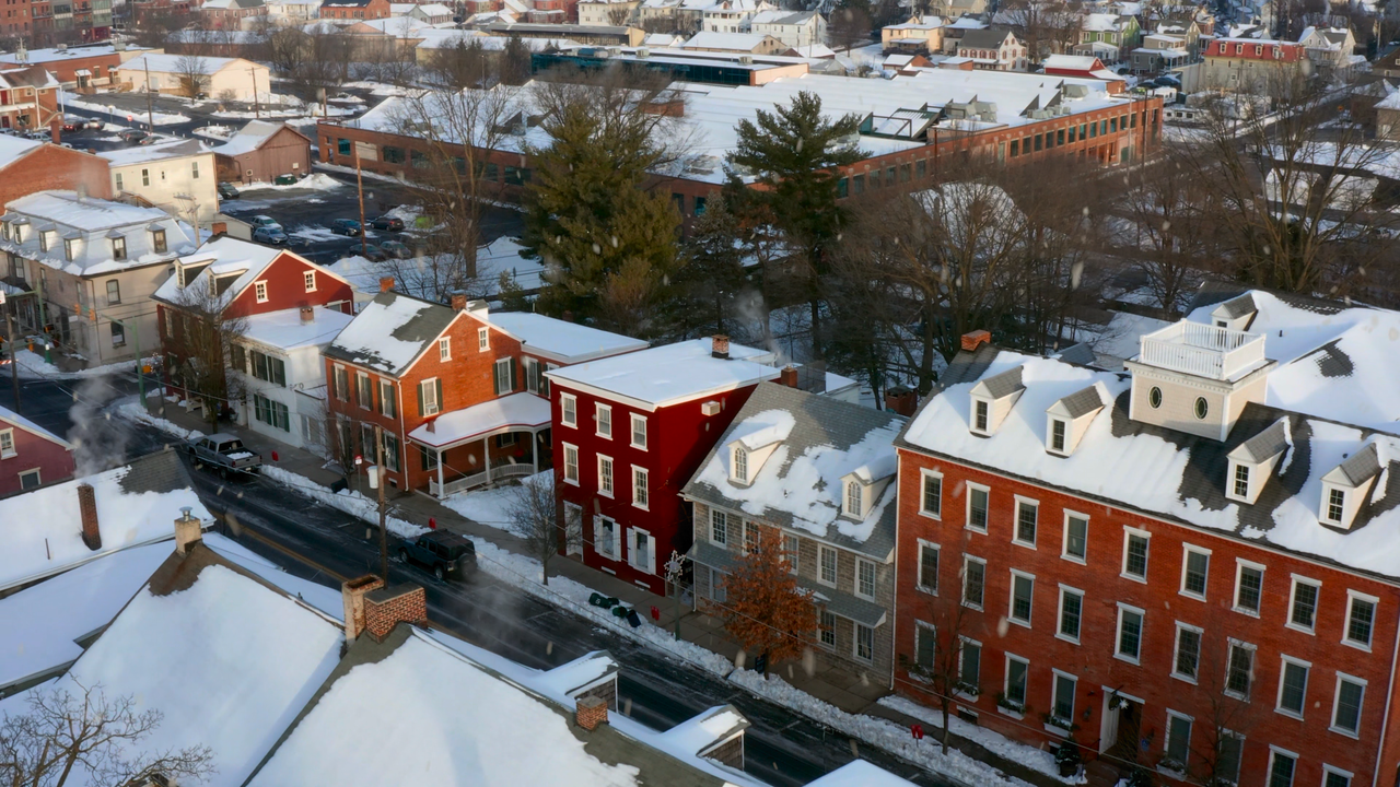 mpv shot My Secret Santa 2025 2160p UHD NF WEB DL HDR DV HEVC Нечипорук 00 36 37 0008