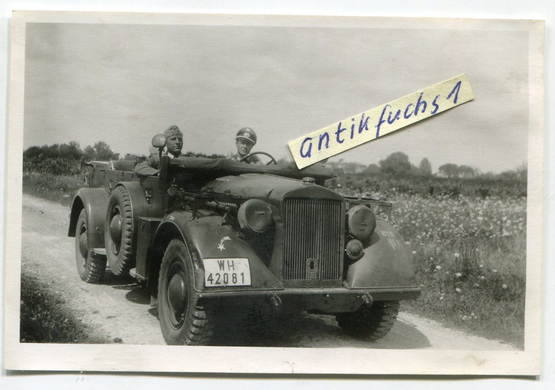 WH-Kübelwagen mit Divisions-Wappen Komet in Fran