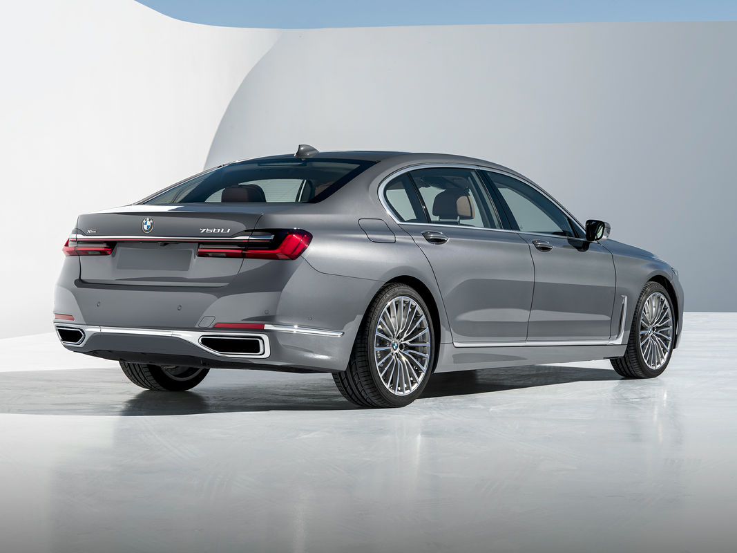 BMW 750 (21)