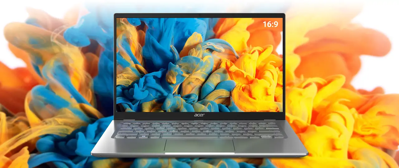 Una persona trabajando con la Acer Swift 3, mostrando su pantalla de bordes delgados.