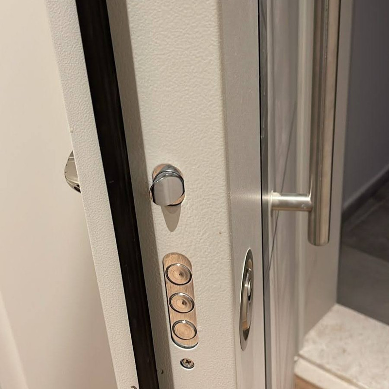 Shërbim profesional për brava dyersh