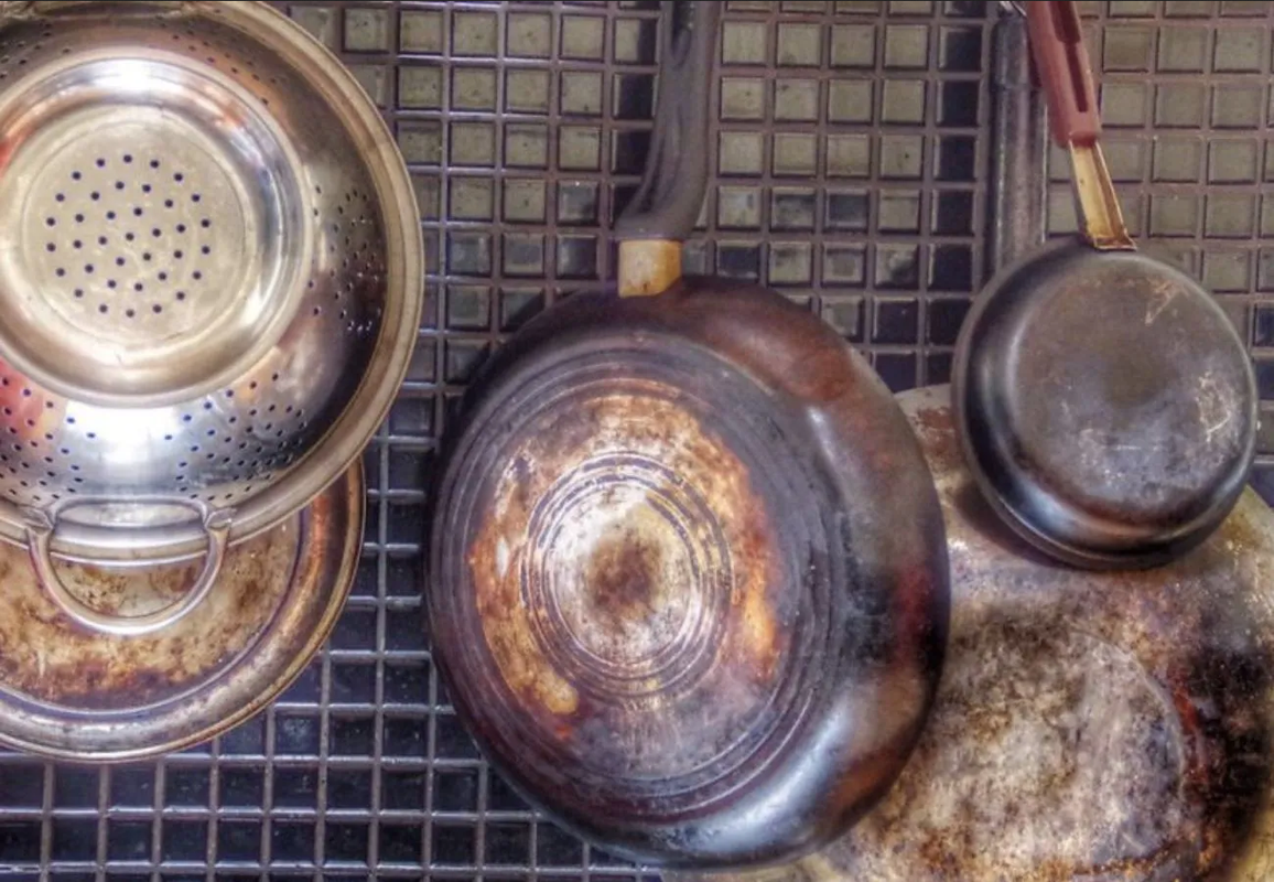 ¿Qué remedio casero es bueno para quitar el óxido de las ollas y sartenes?