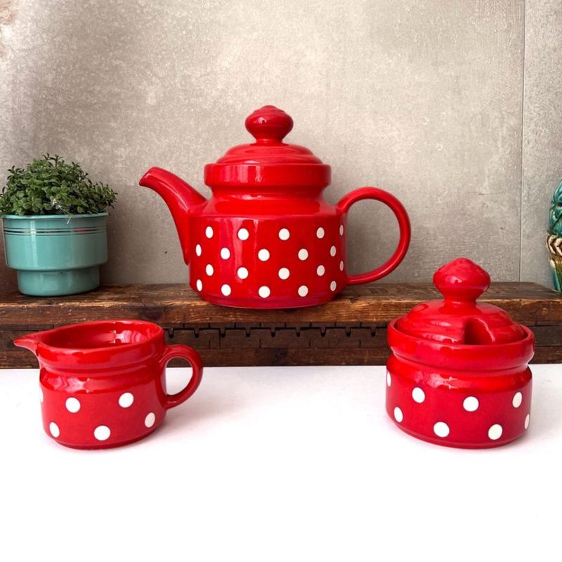 teapot-red-polka.jpg