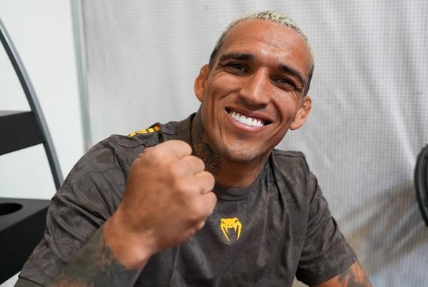 Чарлз Оливейра: Побеждавам Макс Холоуей и се бия за златото