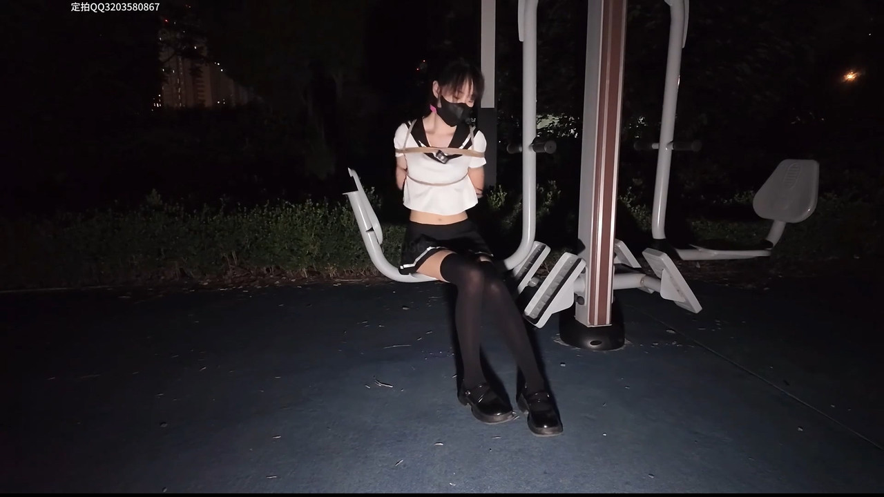 长颜草 定拍少萝霜喵户外情趣内衣捆绑散步.mp4_20251015_082742.794