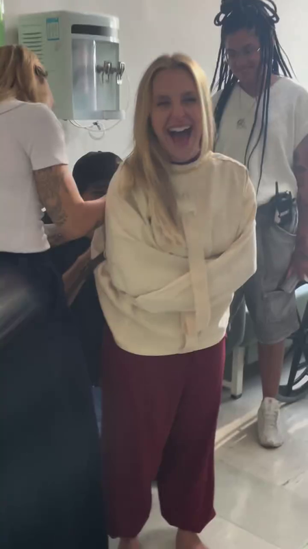 Carla Diaz BTS (2)