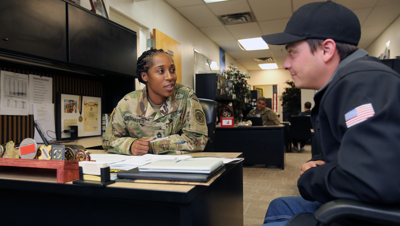 US-Armed-Forces-Career-Center-02.jpg