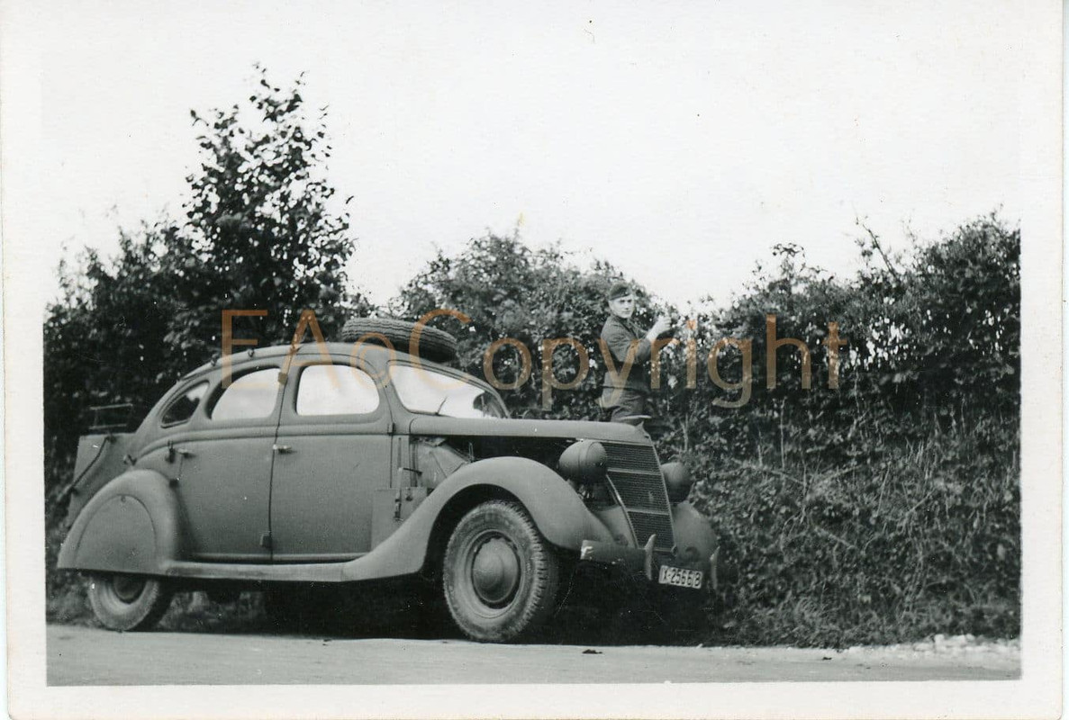 PKW Auto Wagen Kübelwagen Foto1