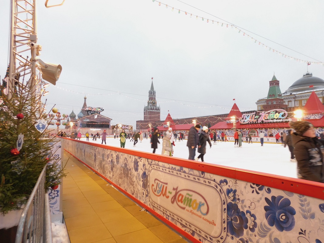 Выставка в музее Революции Кринолин и пр 142