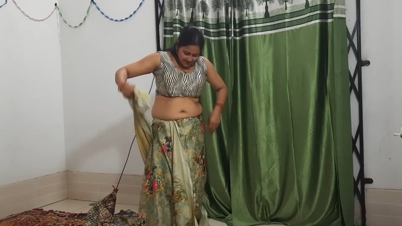 Sexy Marathi Lady Huge Boobs Ass And Navel