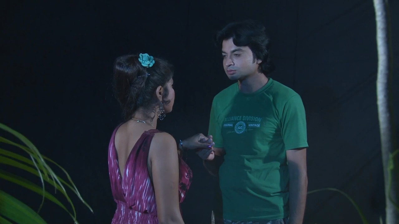 Roopa in Forest.mp4_snapshot_00.40_[2021.06.02_12.56.16]