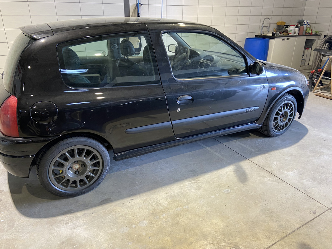 FB12E595-3344-4C05-911E-70ED33A799A9