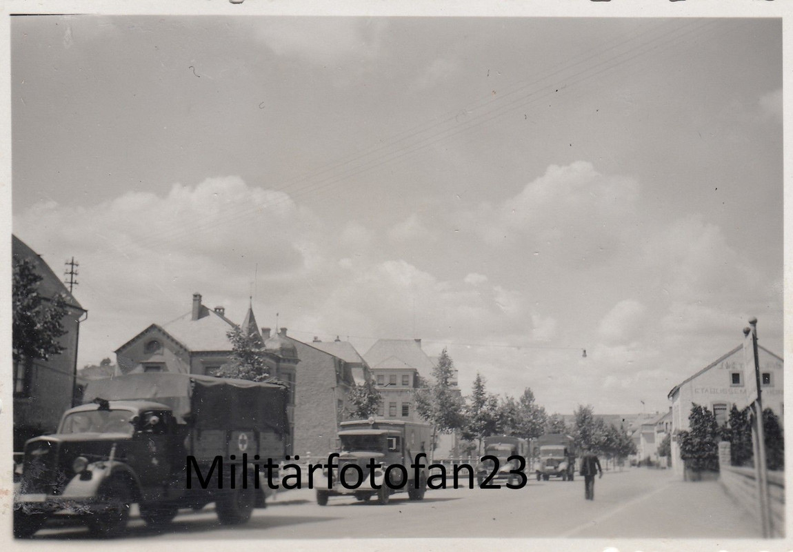 Wehrmacht Mercedes LKW Kolonne in Ettelbrück in 