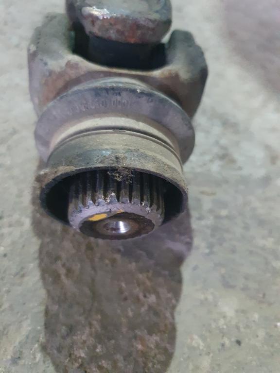 Карданный вал передний