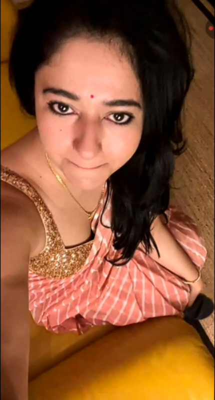 Poonam Bajwa Saree Live mp4 0015