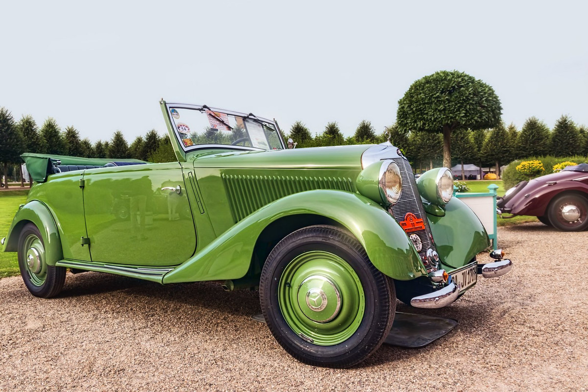 green-mercedes.jpg