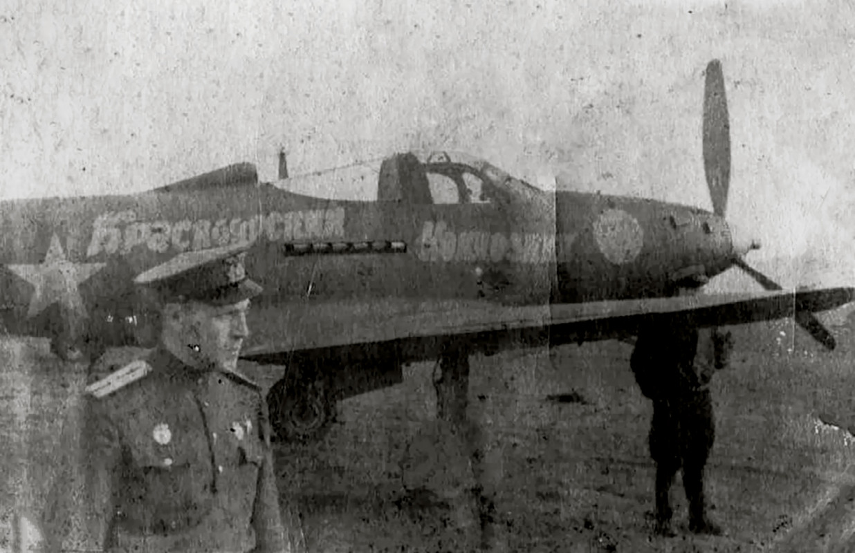 Bell-P-39-Airacobra-21GvIAP-304IAD-nose-art-right-side-Ukrainian-Front-1944-01