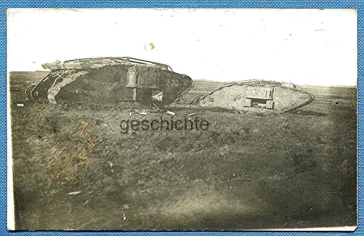 Foto, 2 zerstörte Tanks, aus der Tankschlacht bei Cambrai, um 1917 !!!