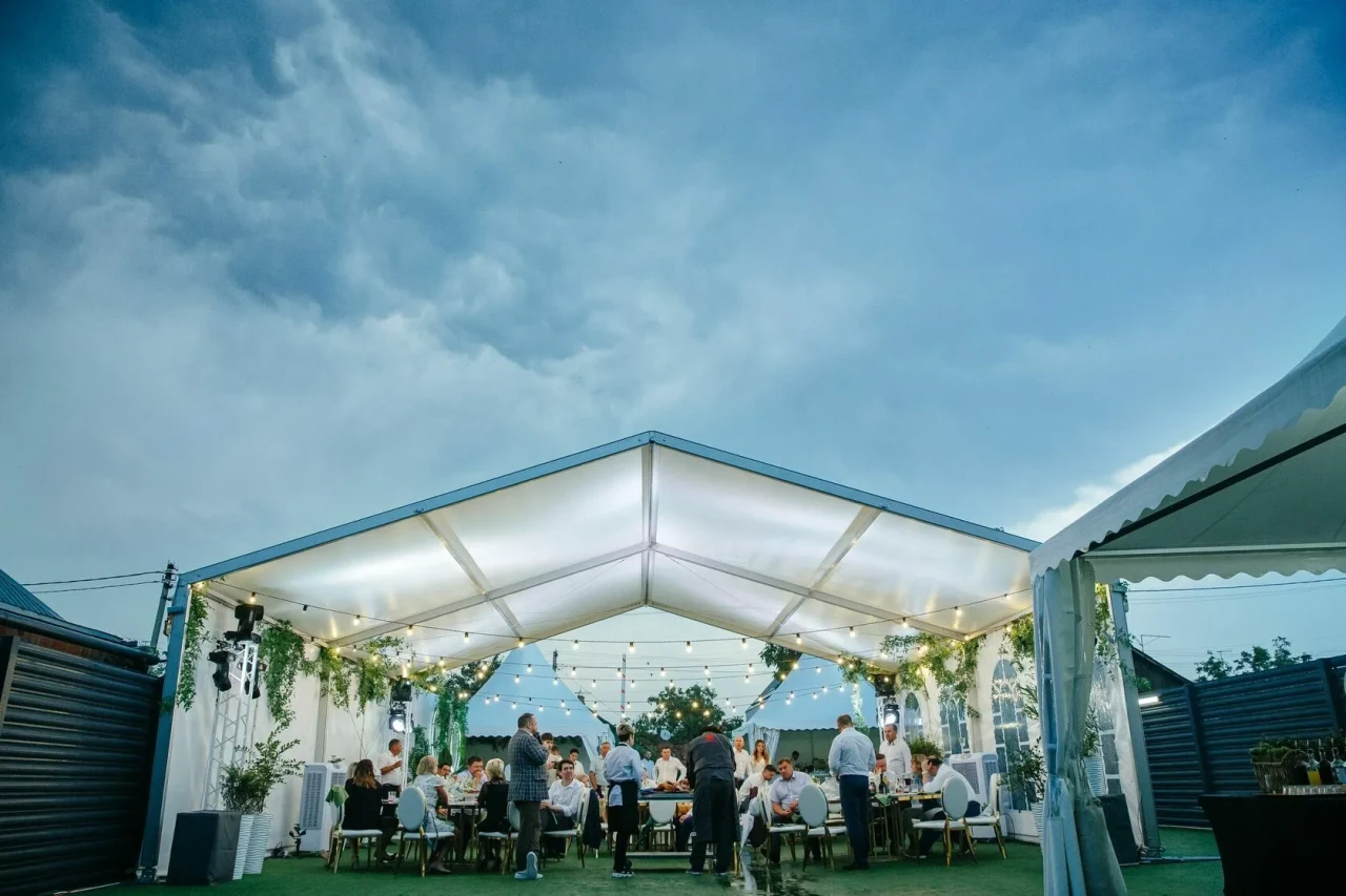 Аренда двухскатного шатра для банкета на 50 человек - фото 3
