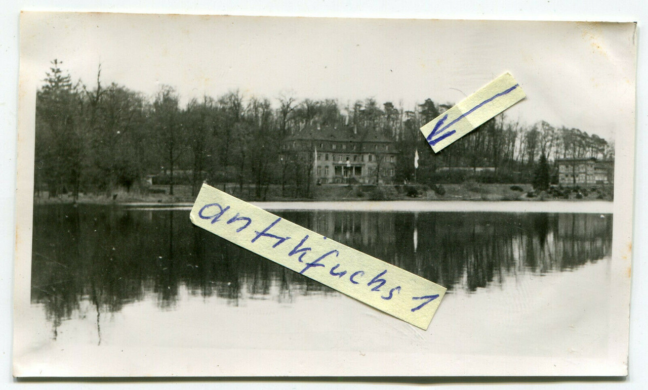Kriegs-Lazarett Haus Tornow bei Buckow im April 1945 mit weißer Fahne