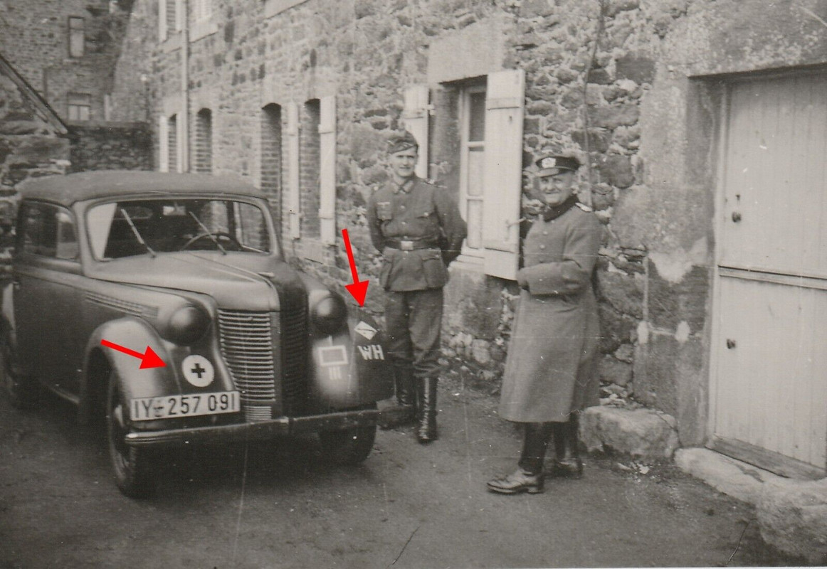 FOTO WH SOLDATEN SANITÄTER DRK BEUTE OLDTIMER KENNUNG MAILING DIVISION   OPEL