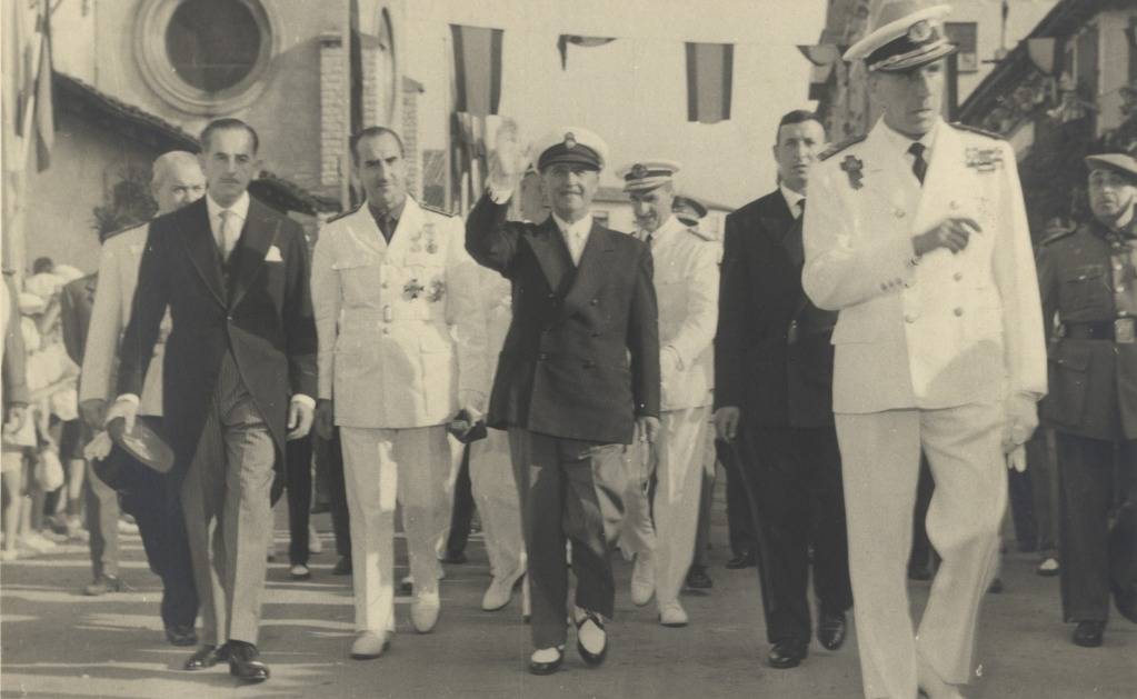 Franco en la firma del acuerdo con Estados Unidos que puso a su régimen bajo la protección de la OTAN de la invasión extranjera. 26 de noviembre de 1953