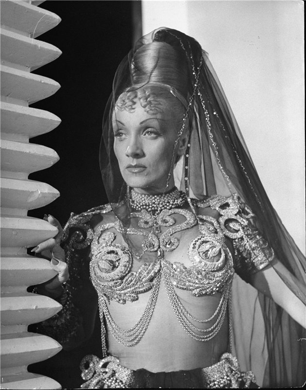 Marlene_Dietrich_d47